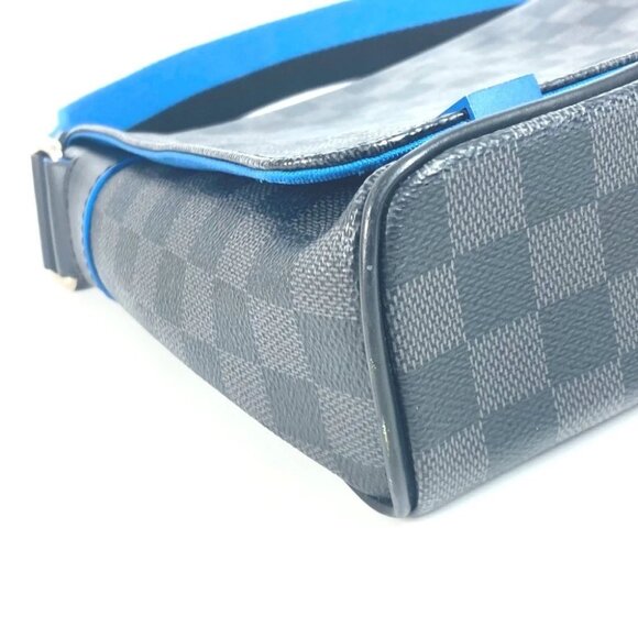 LOUIS VUITTON N42420 Damier Graphite District PM Messenger Shoulder Bag - Picture 2 of 12